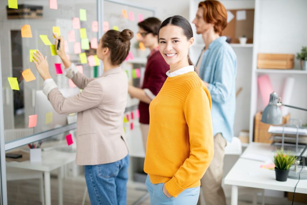 Digitale Weiterbildung 2020/2021: von Euphorie zum Webinar-Frust - Personalentwickler und Führungskräfte konzentrieren sich auf Kernthemen der betrieblichen Bildung