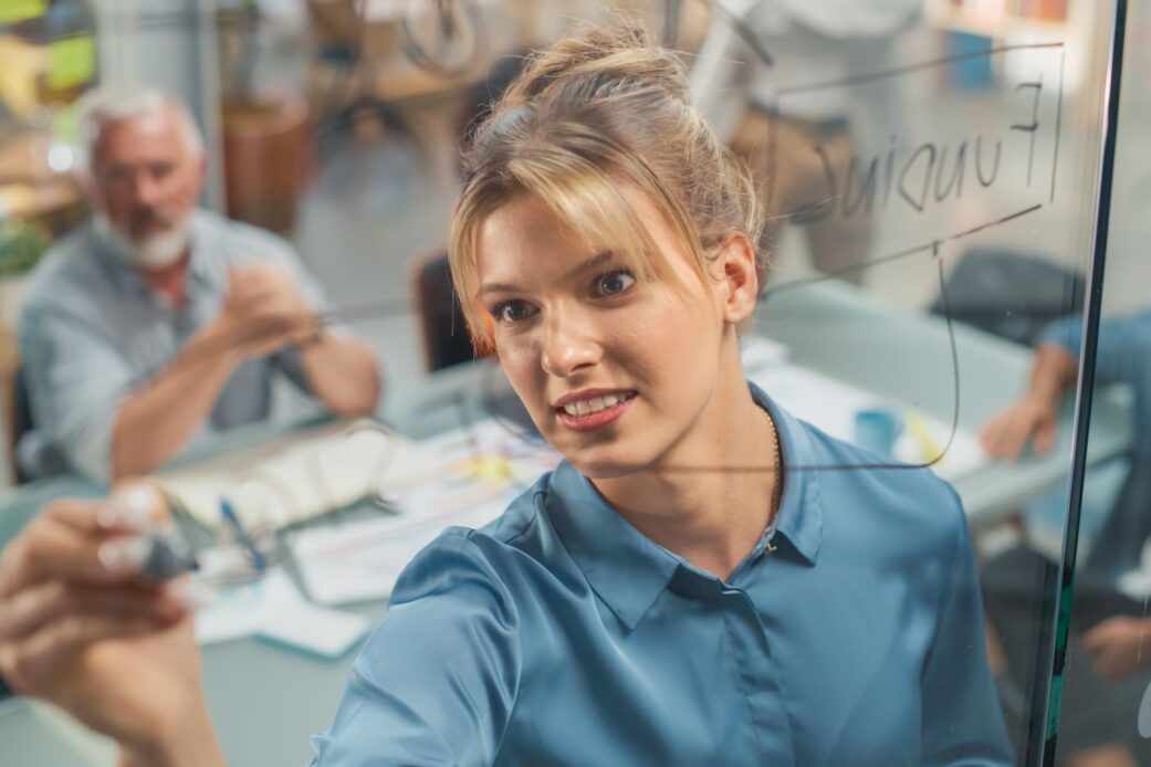 Kommunikationstraining Tageskurs – Rhetorik, nonverbale Kommunikation und Körpersprache verbessern mit den praxisorientierten Seminaren in NRW des erfolgreichen Weiterbildungsanbieters