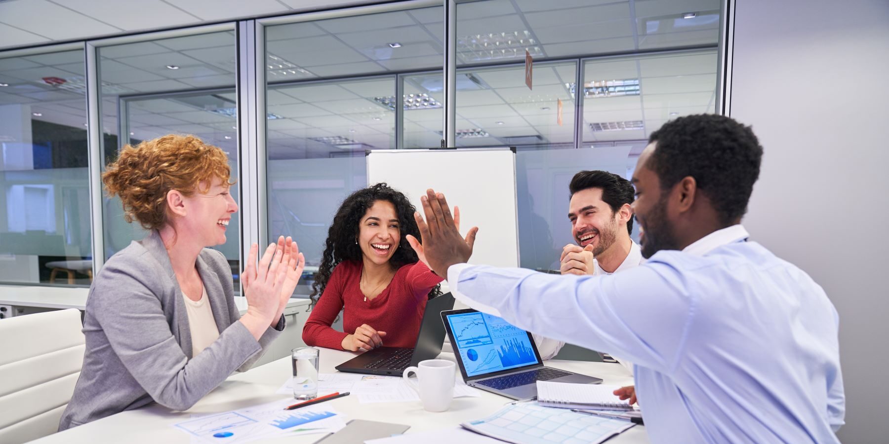 Mitarbeiterbindung durch gute Führung – Kompakttraining GmbH & Co. KG hilft in NRW und Hessen